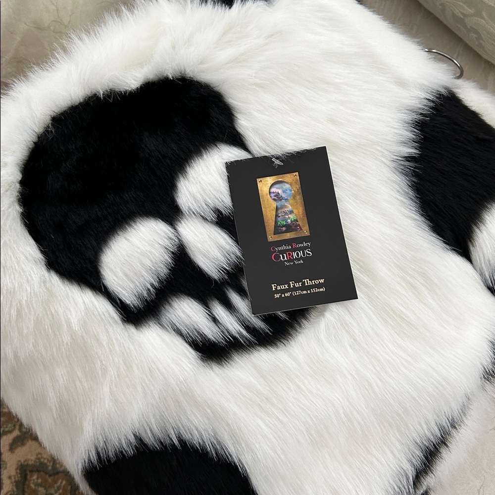 Cynthia Rowley Black and White Faux Fur Throw - Picture 9 of 9